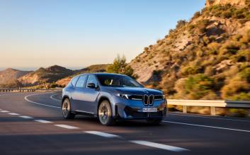 BMW 더 뉴 iX3, 국내서 초반 흥행…사전예약 2000대 넘어