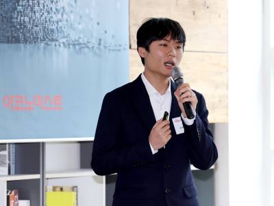 두번째 강연자로 나온 김준엽 대표