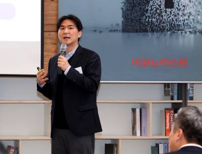 강연하는 양하영 안랩 실장