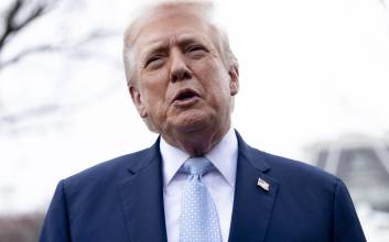 "대화하자더니 병력 증강"…트럼프, 협상·군사 '투트랙 압박'