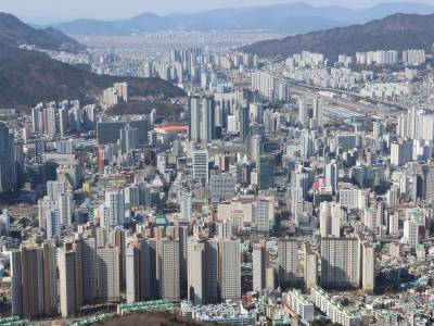 치솟는 지방은행 연체율…‘생산적 금융 확대’ 회의론도