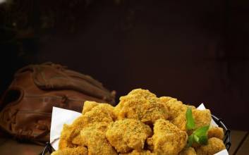 bhc, 프로야구 개막 열기 타고 ‘직관족’ 입맛 잡는다