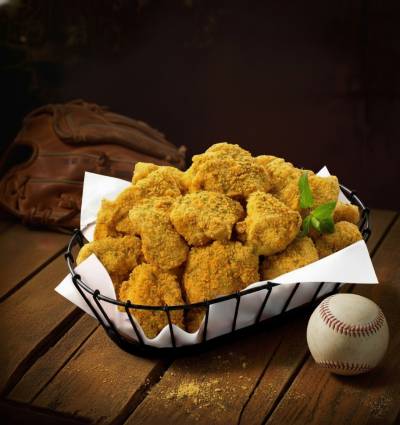 bhc, 프로야구 개막 열기 타고 ‘직관족’ 입맛 잡는다