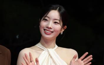 트와이스 다현 '골절' 활동 중단…JYP 주가도 '삐끗' [엔터Zoo]