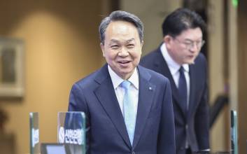 진옥동 신한금융 회장 연임 확정