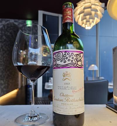 10cm 남짓 사각 캔버스에 담긴 예술과 경제 