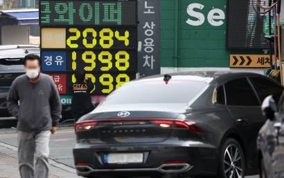 5만원 이상 주유땐 ‘환급’ 보험료 감면도 검토...소비자 부담 완화 추진