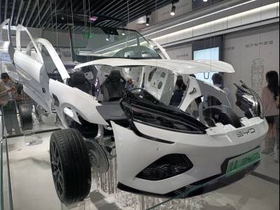 中 BYD, 4년 만에 순익 뒷걸음질…내수 부진 직격탄