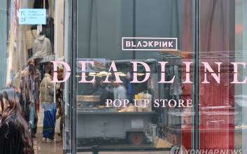 'BTS공연' 방한객들, 광화문 들러 성수서 지갑 열었다