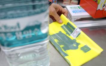 중동 리스크에 '비닐 사재기' 확산…공급 이상 없는데도 시장 과열