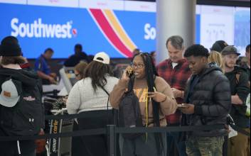 "좌석 두 개 사라?"…美 항공사 '체격 기준' 논란 확산