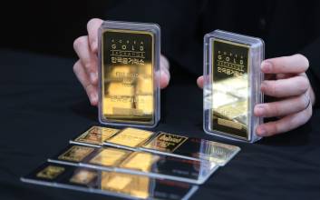 급락 후 반등 시도하는 금값…중동 변수에 '롤러코스터' 장세