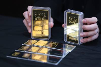 급락 후 반등 시도하는 금값…중동 변수에 '롤러코스터' 장세