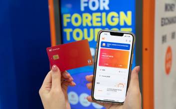 "와우(WOW)! 너무 편해요"...외국인 관광객 필수템된 이 '결제 카드'