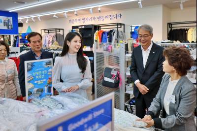 우리금융, 창립 25주년 맞아…아이유 ‘명예 우리금융인상’ 수상