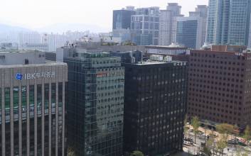 “시장 살까, 종목 살까”…패시브 vs 액티브 ETF 올해 결과는