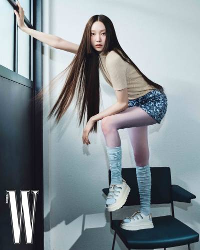 어그(UGG),  올데이 프로젝트 영서와 함께한 샌들 화보 공개