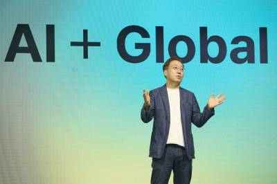 “금융은 ‘갑’이 아냐” 윤호영 카카오뱅크 대표, ‘AI 은행’ 승부수