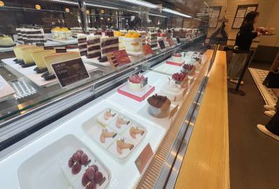 커피만으론 부족…케이크·스낵·굿즈로 판 키운다 ②