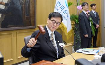 ‘중동·환율·물가’…한은, 기준금리 연 2.50%로 7연속 동결