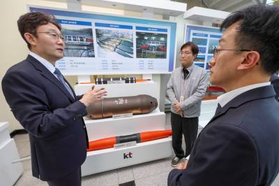 KT 박윤영, 부산 국제통신센터 점검…“AI 시대 글로벌 대동맥 사수”
