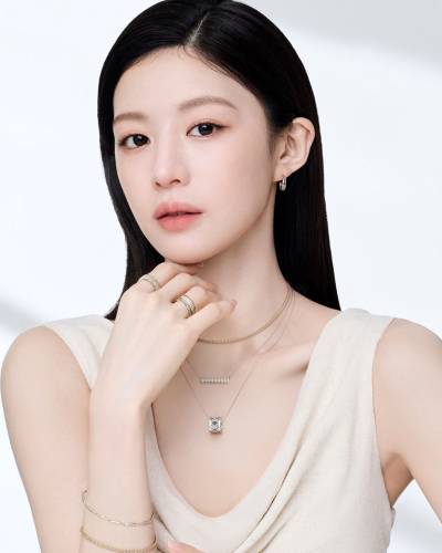 고윤정이 완성한 ‘연결의 미학’…디디에 두보 SS 신상 보니