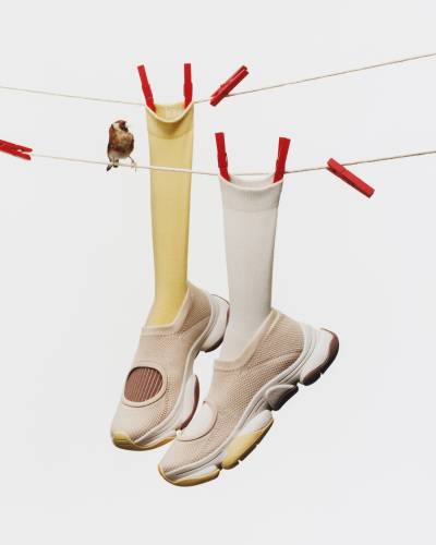 이세이 미야케, 캠퍼 슈즈 협업 ‘카스트 핀치’ 스니커즈