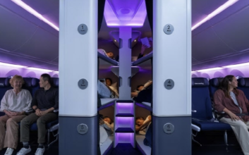 장거리 비행 편하게...2층 침대 기내 안으로