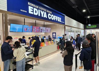 ‘K-커피’로 북미 시장 공략…이디야커피, 캐나다 1호점 열어