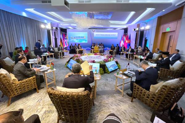 이란 전쟁 이후…아세안, 글로벌 제조 심장으로 부상 