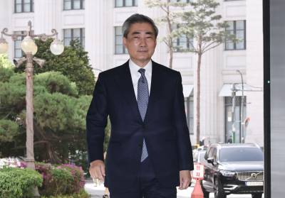 ‘한은 첫 출근’ 신현송 총재 “무거운 책임감…신중·유연한 통화정책 운영”