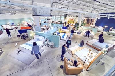 ‘불황엔 짠물 경영?’ 반대로 가는 시몬스 