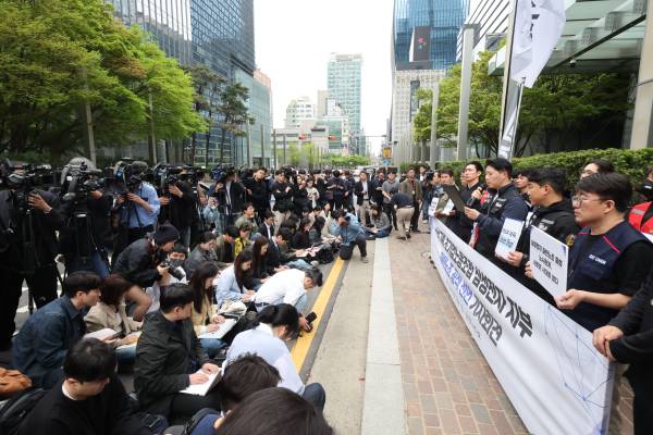 ‘하닉고시’ 열풍과 삼성 노사의 성과급 갈등 