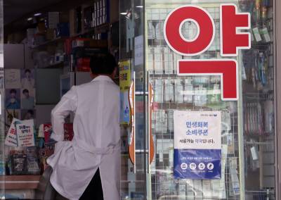 The use of depression drugs in children and adolescents increases rapidly,..And the elderly take gastrointestinal drugs every day. 