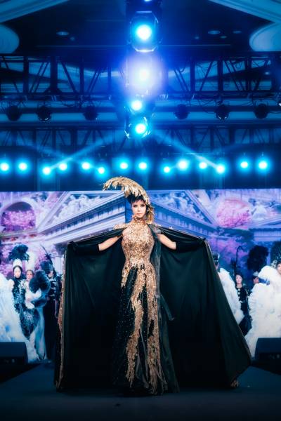 '중국 물들인 K-패션' 김정아 디자이너, 다렌 패션쇼 피날레 장식