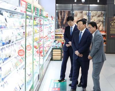 신동빈 롯데 회장, 베트남 현장 경영..."주력 사업 성장세 고무적"