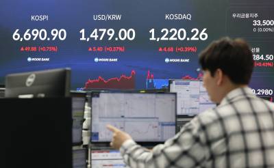 도약하는 코스피, 천장 뚫었다…반도체·이차전지·원전 ‘삼각축’ 질주