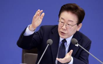 "금융기관 돈 버는게 능사, 생각 자체가 문제" 李 대통령 질타…'포용적 금융' 속도 낸다
