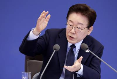 "금융기관 돈 버는게 능사, 생각 자체가 문제" 李 대통령 질타…'포용적 금융' 속도 낸다