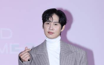 여성들 옷 벗고 일본어와 함께…박성훈, 오징어게임 AV 표지 업로드 해명은?