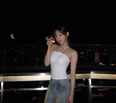 귀여운 외모에 반전 S라인…츄, 직각 어깨까지 눈길