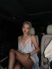 블랙핑크 로제, 란제리룩+스타킹 관능미…차 안에서 무슨 일?
