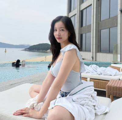 윤채경, 청순 글래머 정석…바닷가서 수영복 자태 눈길