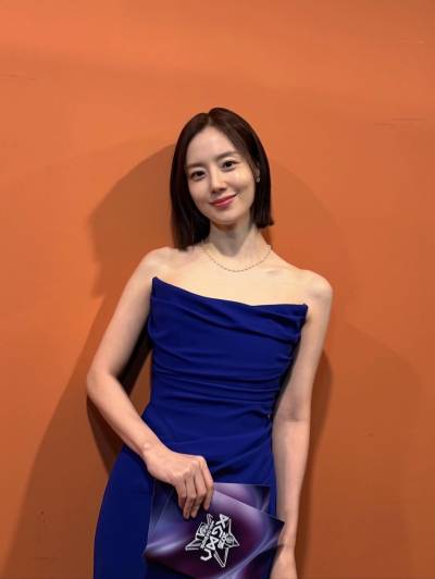 문채원 직각 어깨 과감한 노출…완벽한 드레스 자태