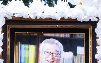 '국민 배우' 안녕히…연기만 바라본 70년, 故이순재 영면 들다