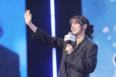 혜리, 中서 소중한 인연 만나…엽서도 직접 전달