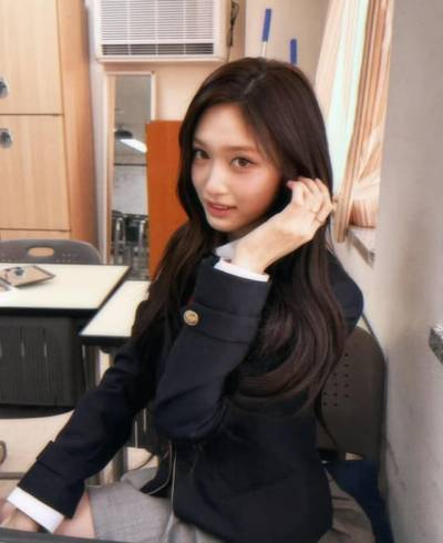 이서 교복도 잘 어울려…여고생 발랄 포즈 '깜짝'