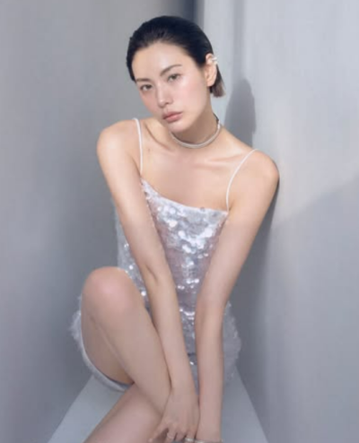 '강도죄 무고 고소' 나나, 훤히 드러낸 직각 어깨